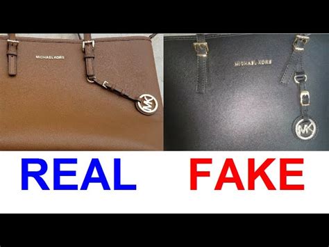 michael kors väska äkta eller oäkta - 3 Ways to Spot a Fake Michael Kors Ba.